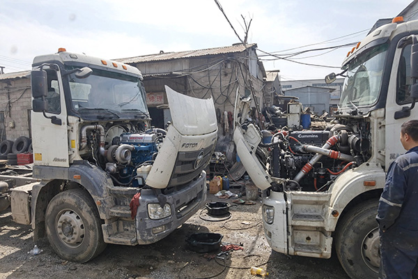 Foton Auman truck with different engine options requiring different turbochargers